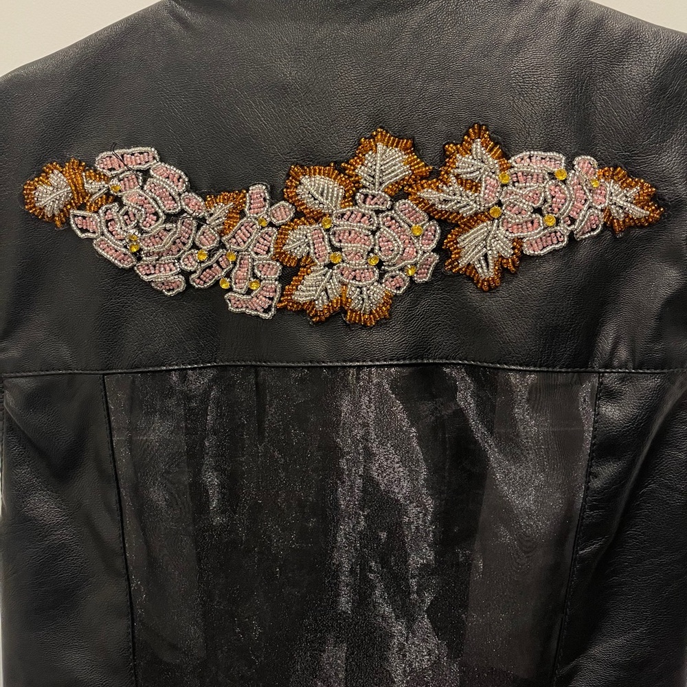 Black Vest - Picture 2 of 12